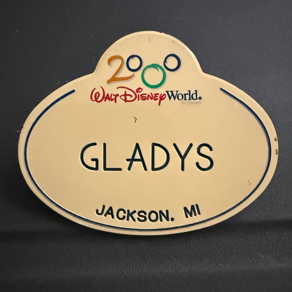 Disney- Walt Disney World 2000 Cast Member Name Badge - Gladys Jackson, MI